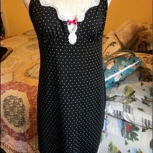 NWOT Black Women’s nightgown